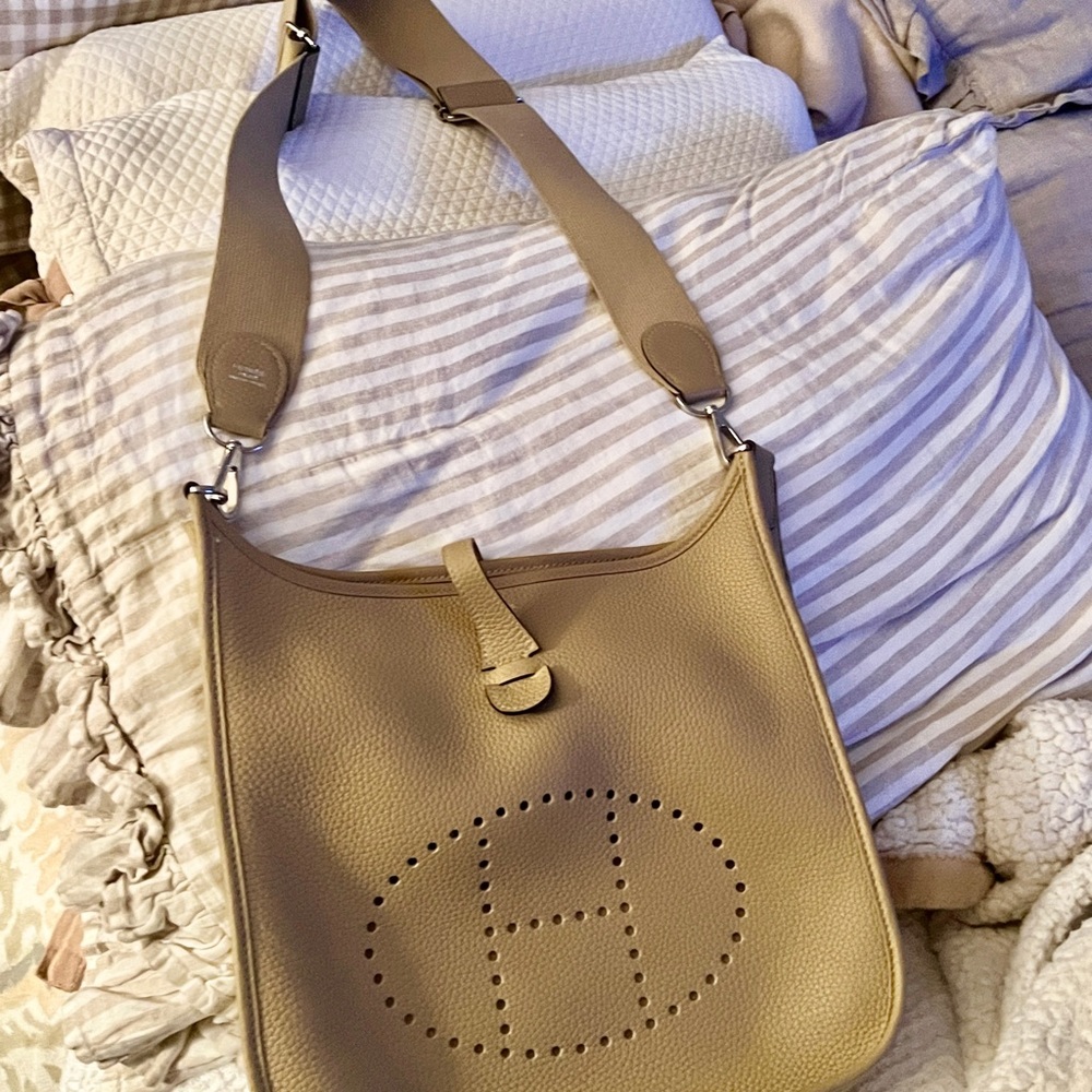 HERMES Taurillon Clemence Evelyne III PM in Trench